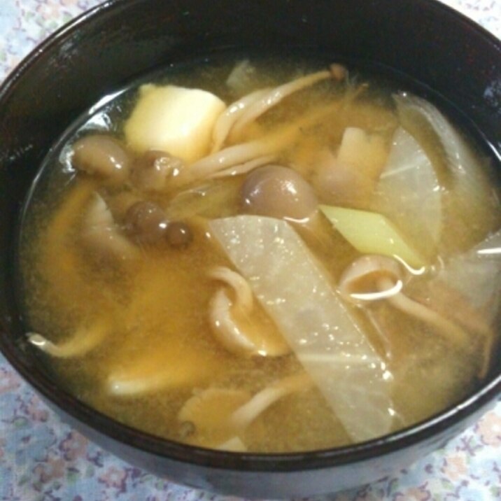 大根・しめじ・豆腐のネギたっぷり味噌汁